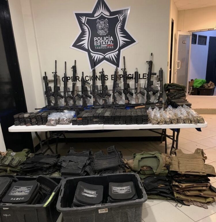 Aseguran Gopes en la ribereña arsenal y camionetas