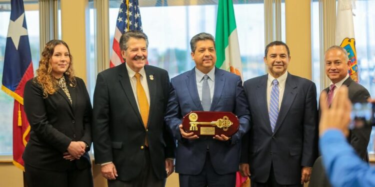 Recibe Cabeza de Vaca llaves de la ciudad de Laredo, Texas