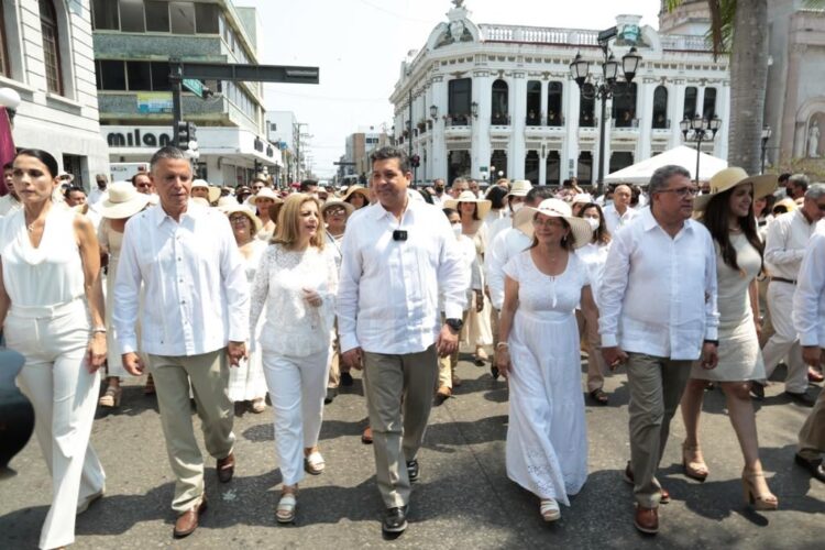 Reconocen hoteleros a Cabeza de Vaca por su impulso al turismo