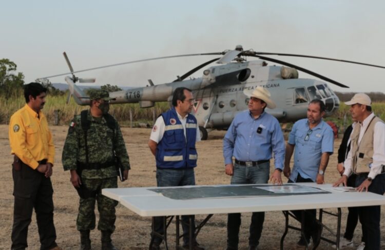 Supervisa Cabeza de Vaca tareas para sofocar el incendio en El Cielo