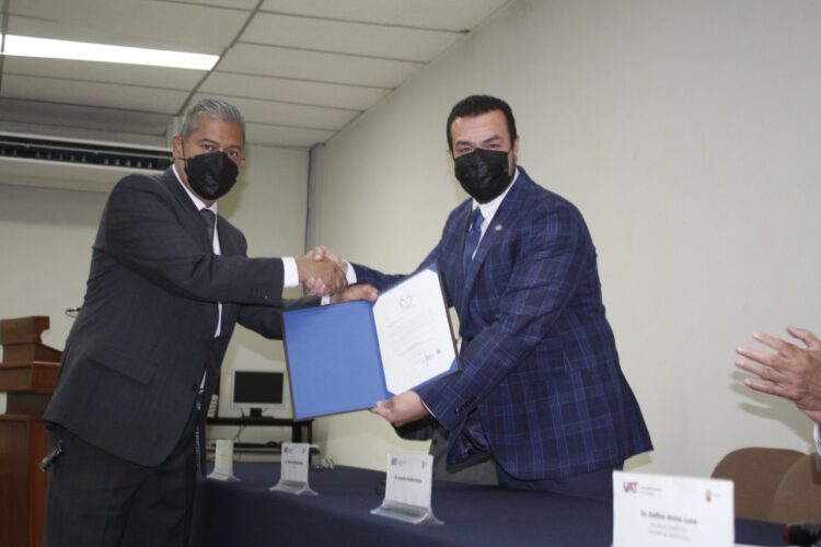 Rogelio Oliver nuevo Director de la Facultad de Odontología UAT