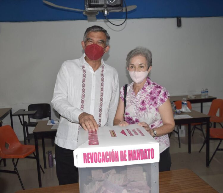 Américo vota y dice que se sometería a una consulta de revocación