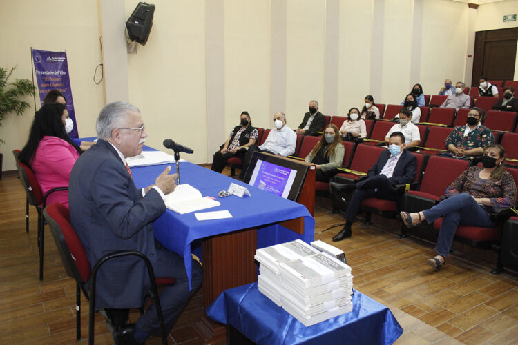 Presenta UAT libro sobre conducta, educación y valores