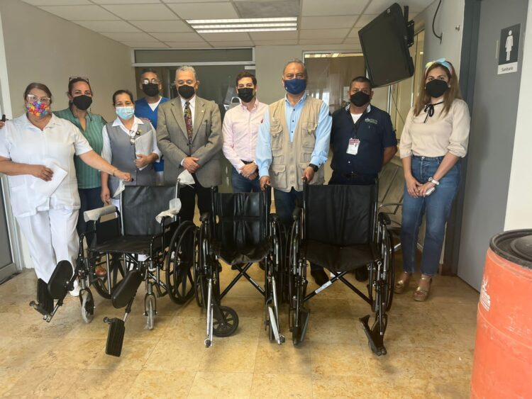Dona Canaco sillas de ruedas al ISSSTE Matamoros