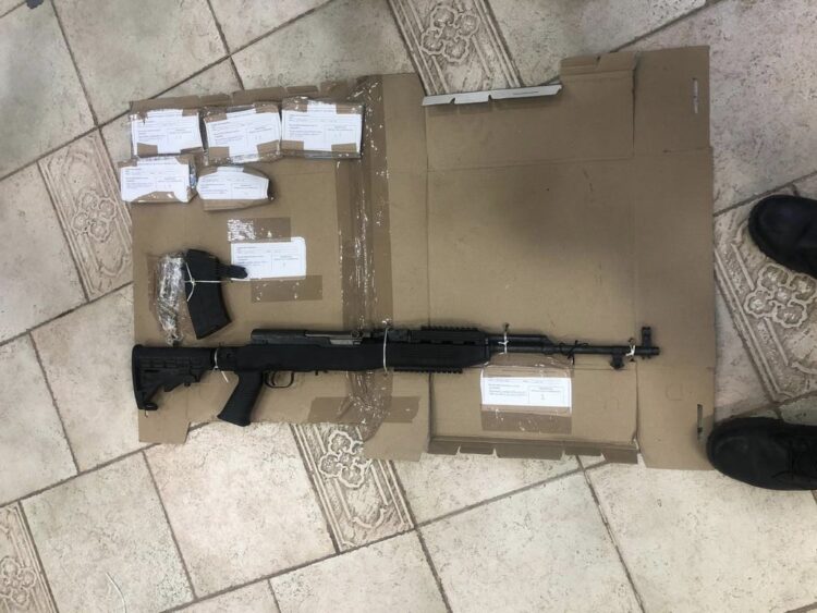 Detienen a un civil armado, dos más se dieron a la fuga