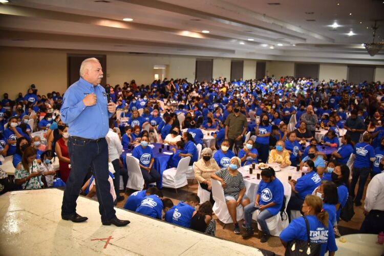 Se reúne Truko con miles de mujeres de Nuevo Laredo