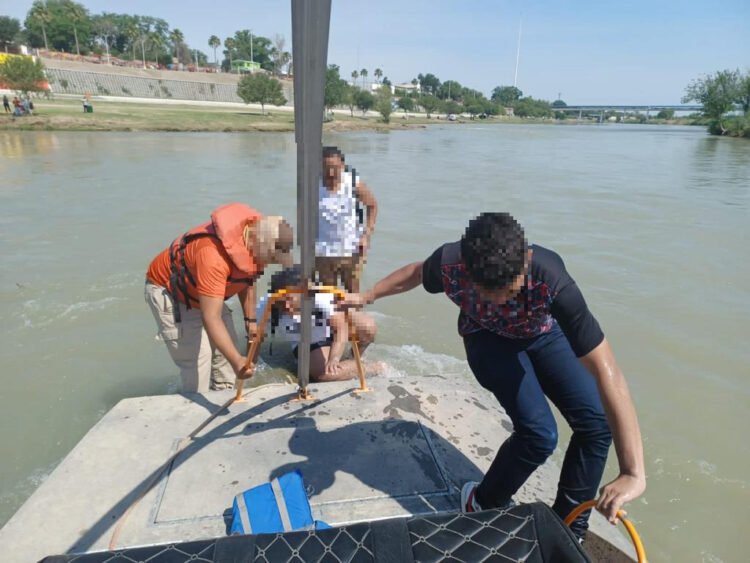 Rescata Grupo Beta en Coahuila a tres personas varadas y cuerpo de migrante fallecido en el Río Bravo