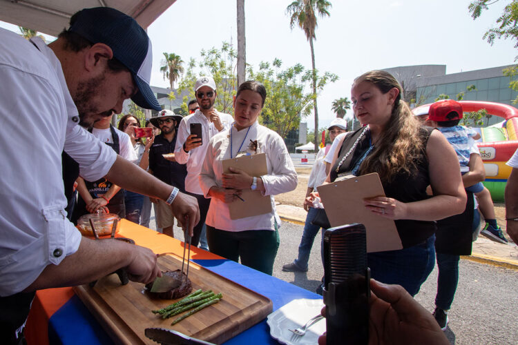 Premia rector a ganadores de Parrilleros UAT en el CU Victoria