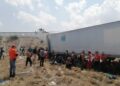 Rescata INM en Nuevo León a 137 migrantes hacinadas en caja de tráiler