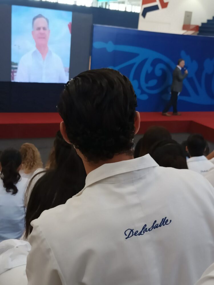Ofrece Arturo Díez un gobierno sin corrupción, seguro y de desarrollo económico a universitario