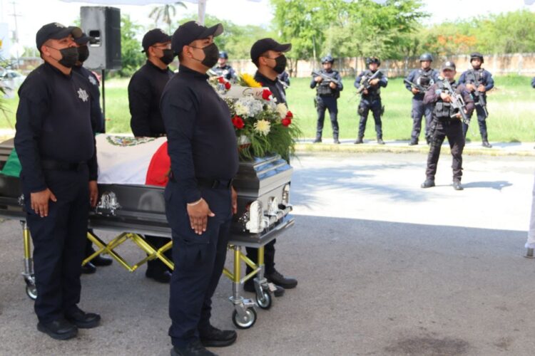 Rinden homenaje al policía estatal caído en cumplimiento de su deber