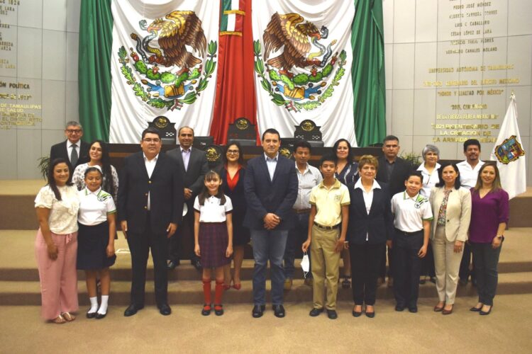 Disfrutan niñas y niños “Diputados por un Día”