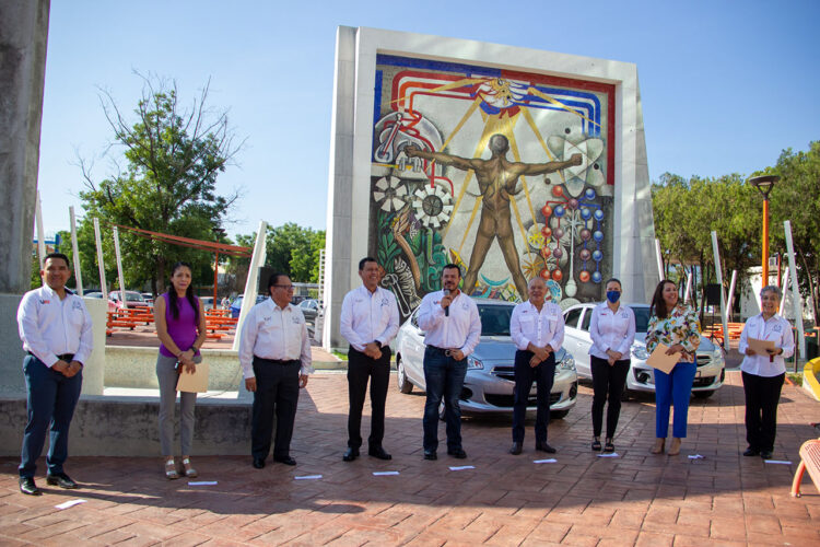 Entrega UAT premios en beneficio del personal docente