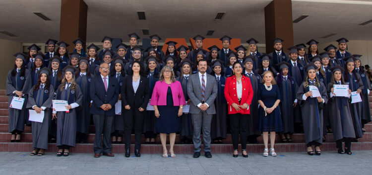 Felicita Rector de la UAT a egresados de Trabajo Social, Psicología y Nutrición