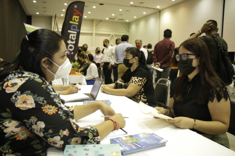 Con la oferta de 2 mil 868 vacantes concluye Feria Nacional de Empleo