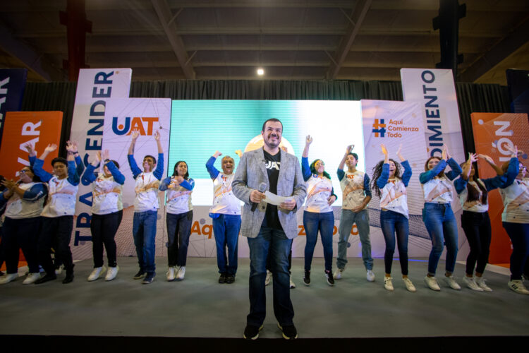 UAT comprometida en formar estudiantes y egresados exitosos: Rector