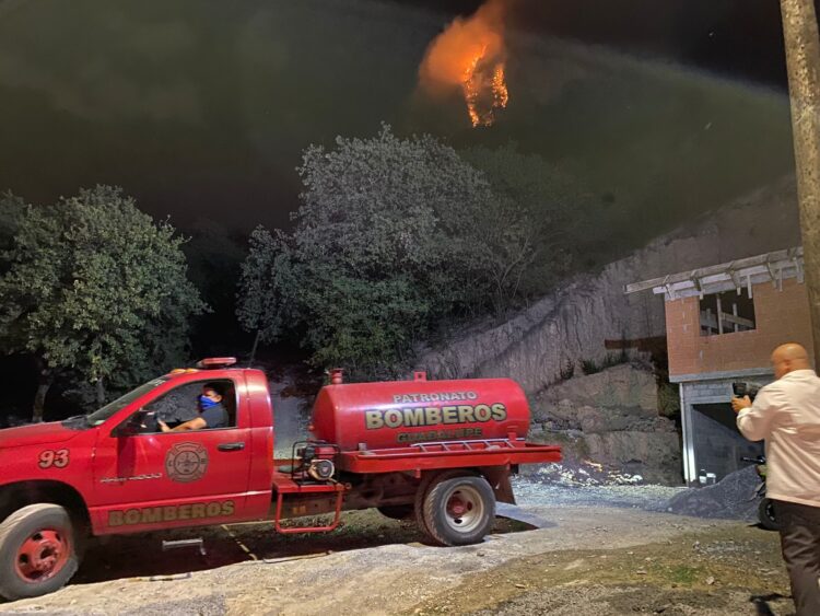 Incendio en parte alta del Cerro de la Silla