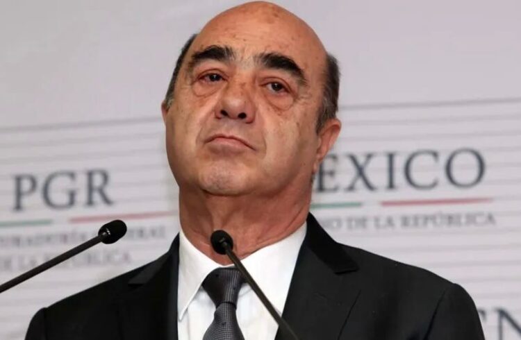 Detienen a Murillo Karam por caso Ayotzinapa