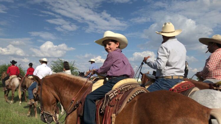 Realizan cabalgata  cívico-militar en Matamoros  “La Gran Fuerza de México”