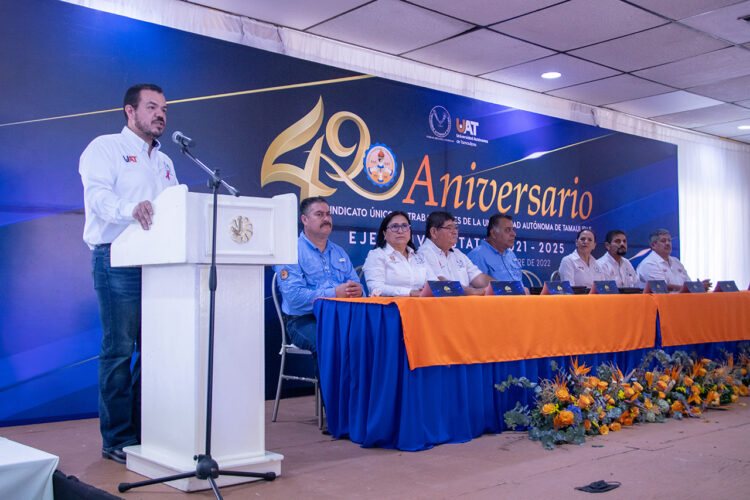 Presiden rector festejo por el 49 Aniversario del SUTUAT