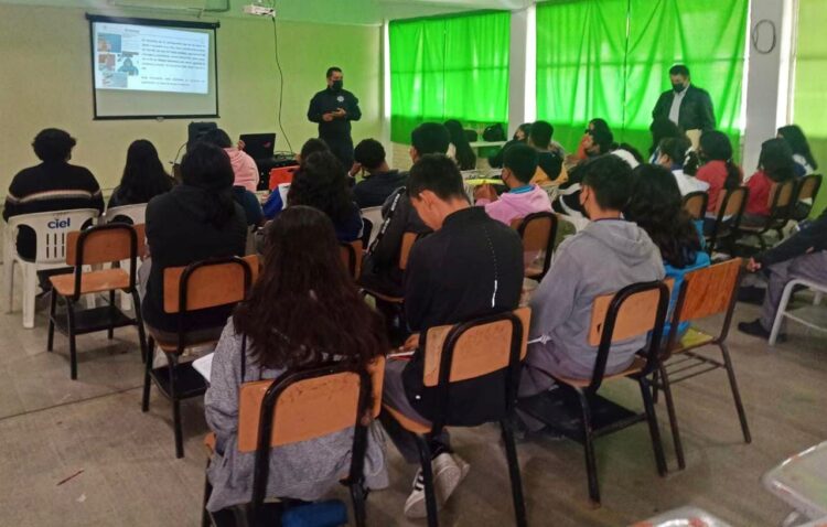 Policía cibernética concientiza a menores sobre retos virales.