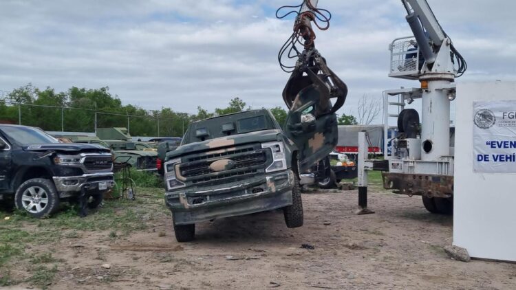 Destruye Fiscalía nueve vehículos con blindaje artesanal en Tamaulipas
