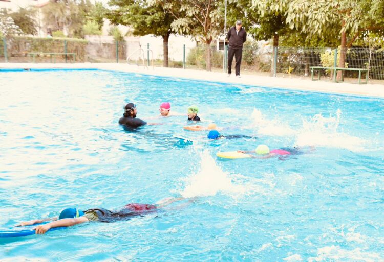 Iniciarán clases de natación en la Unidad Deportiva IPSSET