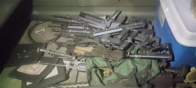 Con arsenal detiene Marina a célula criminal en Colima