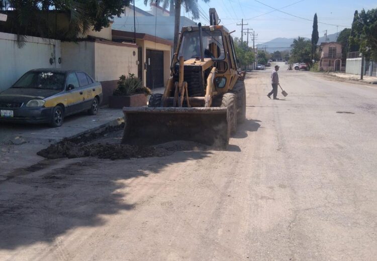 Lleva Municipio programa de bacheo a más colonias