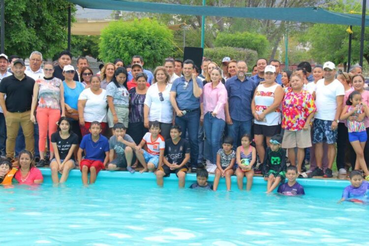 Albercas del DIF, otra opción de diversión.