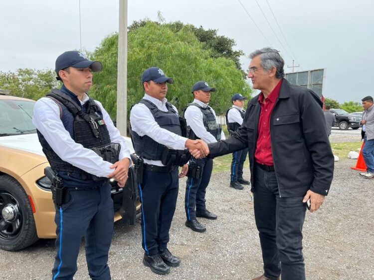 Supervisa Gobernador módulos  de seguridad y atención de turistas