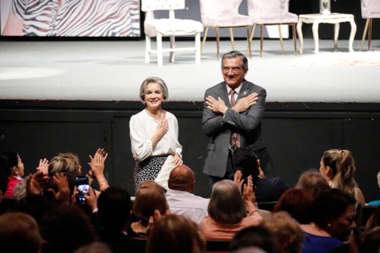 Atestigua María de Villarreal entrega del premio “Mujer Victorense Distinguida del Año”