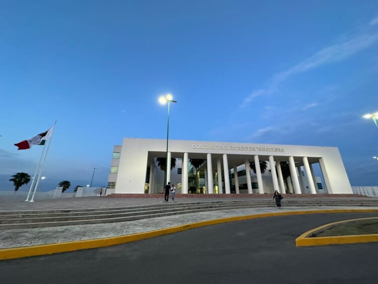 Buscan diputados prohibir  narcocorridos en eventos escolares