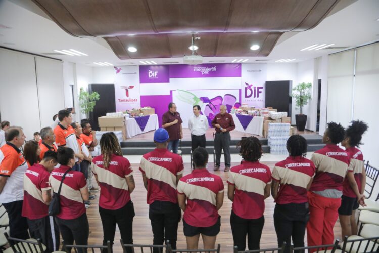 Recibe DIF Tamaulipas productos de la canasta básica del equipo de basquetbol femenil Correcaminos