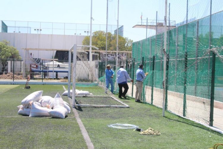 Cancha de fútbol y tochito reciben mantenimiento