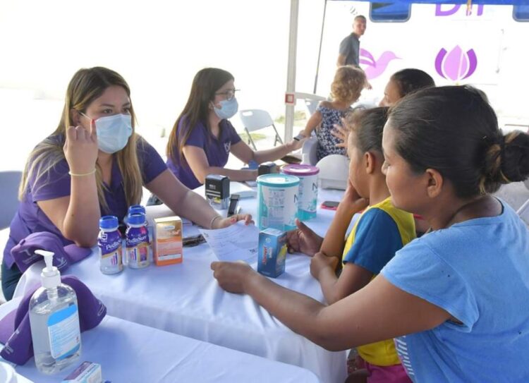Beneficia DIF Tamaulipas a migrantes en brigada médica asistencial en Matamoros