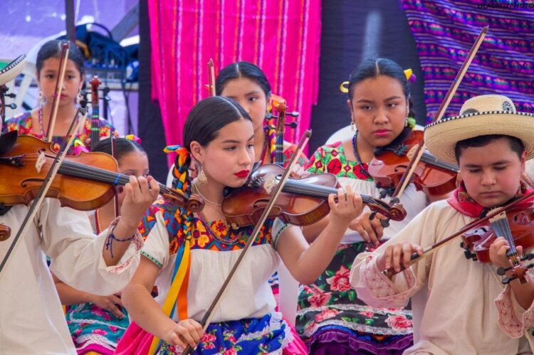 Arranca 13° Encuentro de Niños y Jóvenes Huapangueros