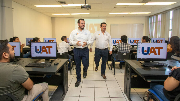 Rector de la UAT entrega equipamiento en la Facultad de Derecho Victoria
