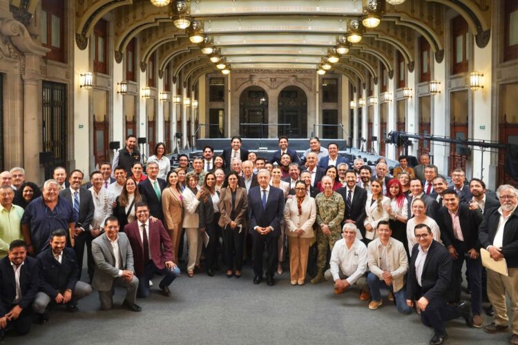 Acude Américo Villarreal a reunión con presidente AMLO y gobernadores