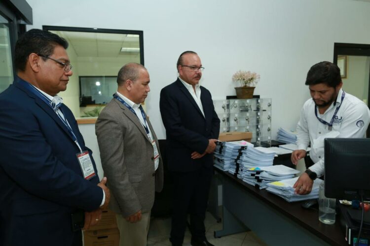 Presentan otras siete denuncias contra ex funcionarios públicos