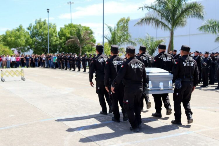 Despide la SSPT con honores a policía fallecido en cumplimiento de su deber