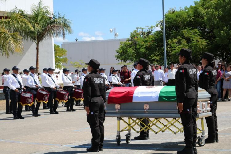 Rinden honores fúnebres a policía de la Guardia Estatal