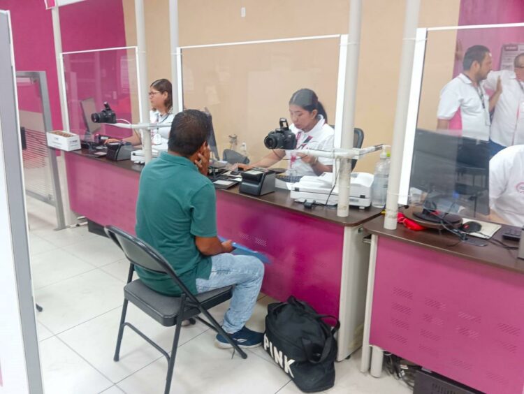 Aplica INE protocolo de contingencia para que afectados por Otis recuperen su Credencial para Votar