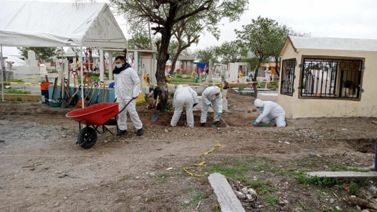 Inicia Fiscalía exhumación en panteón de Reynosa, para identificar desconocidos