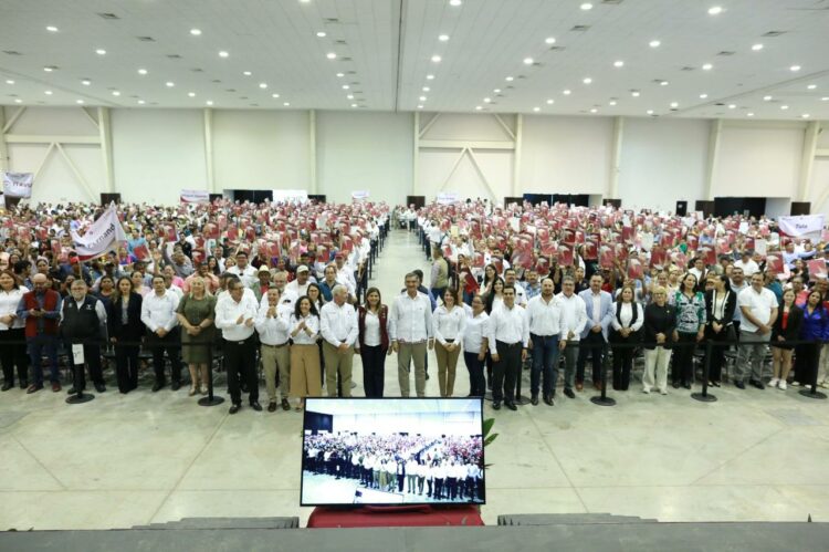 Entrega Américo escrituras a 1,500 familias tamaulipecas