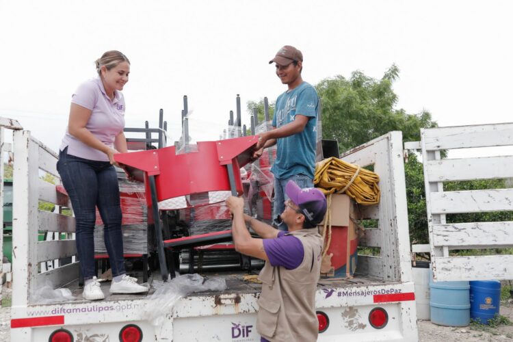 Entrega DIF Tamaulipas 30 estufas ecológicas en el municipio de González