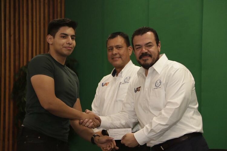 Apoya UAT superación escolar de hijos del personal docente sindicalizado