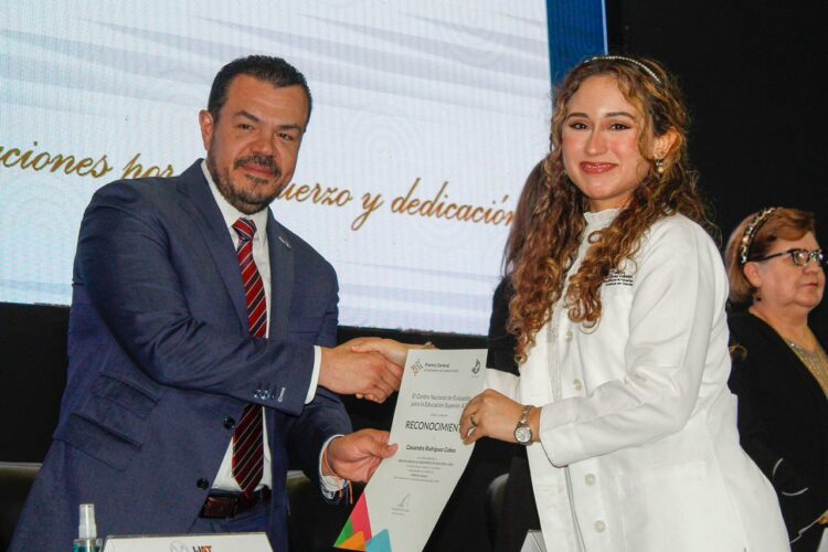 Reconocen a 82 egresados de la UAT con el premio EGEL Ceneval