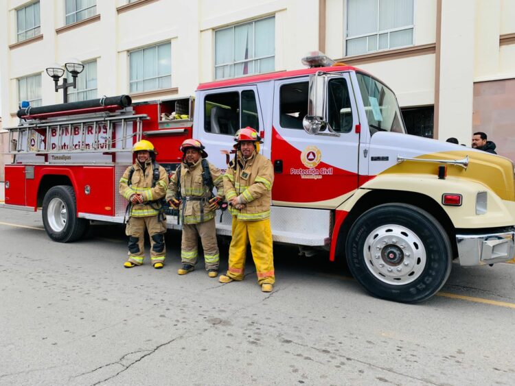 Entrega Américo camión de bomberos a la Coordinación Estatal de Protección Civil