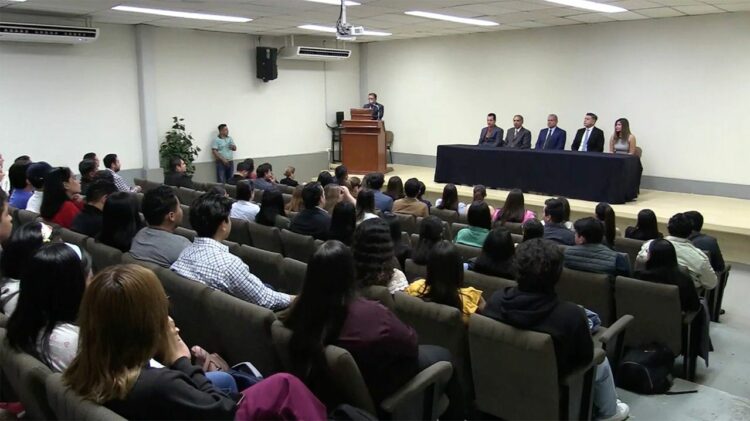 Difunde la UAT temas especializados de odontología